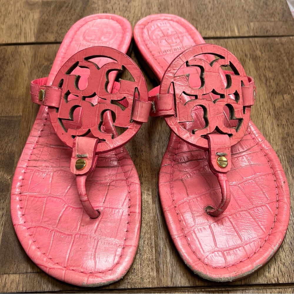 Tory Burch Miller Sandals Women’s size 10M in Coral Alligator-print leather